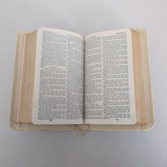 Holy Bible Holman Edition Old & New Testaments White Gold Gilt Edges 1950s - Picture 11 of 12